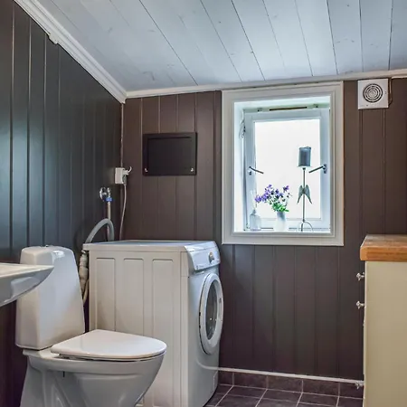 Stunning Apartment In Hebnes With House Sea View Appartamento Hebnes